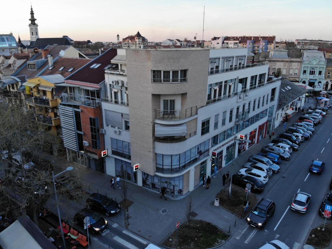 Studio Apartman Ld U Strogom Centru نوفي ساد المظهر الخارجي الصورة